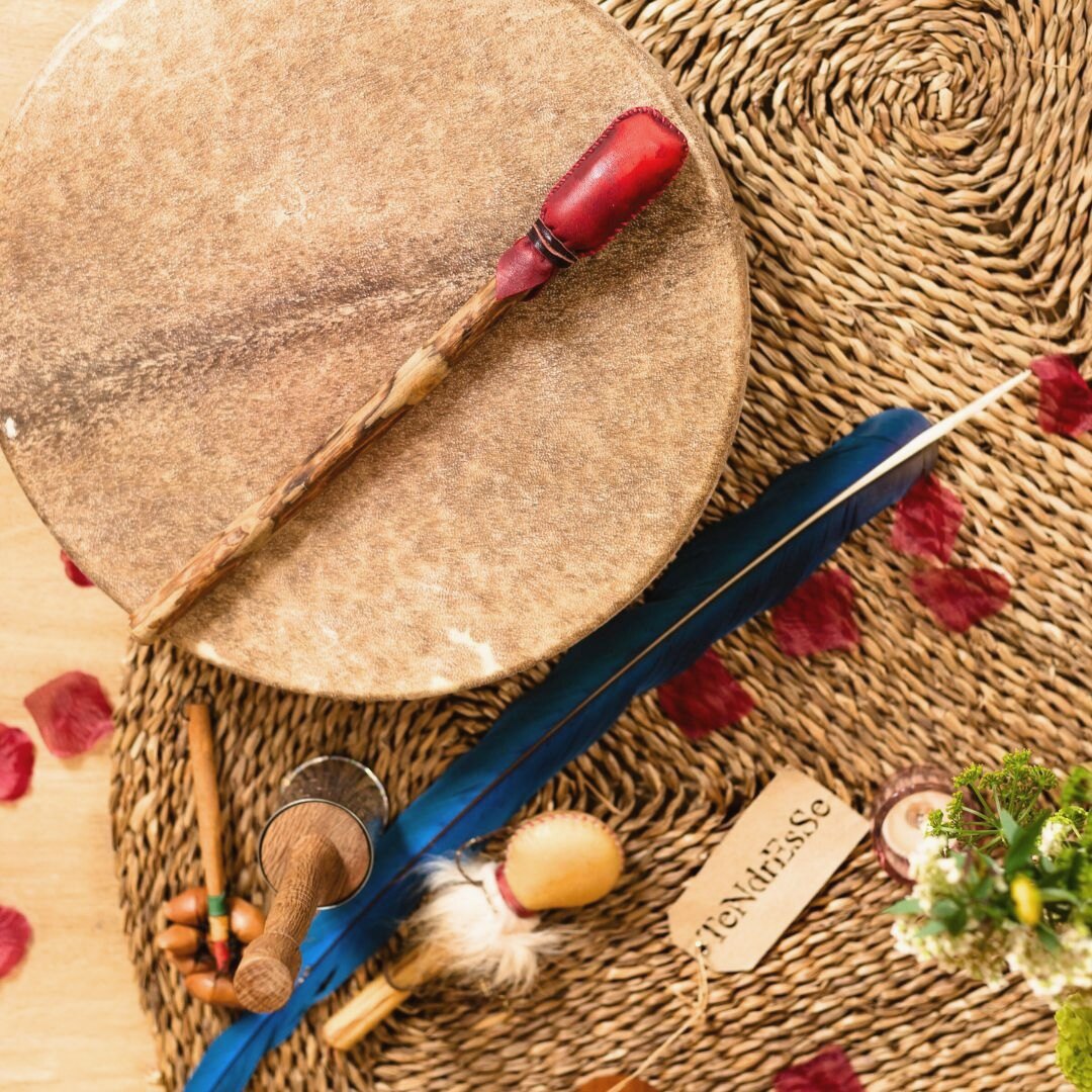 La méditation guidée au tambour, au cœur de l'atelier.